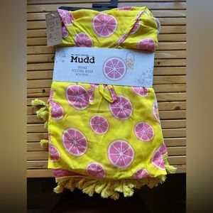 Mudd Round Festival Wrap with pouch NWT with small mark on it